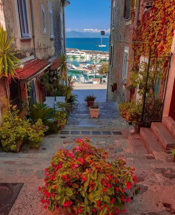 By The Sea In Scario Exterior foto