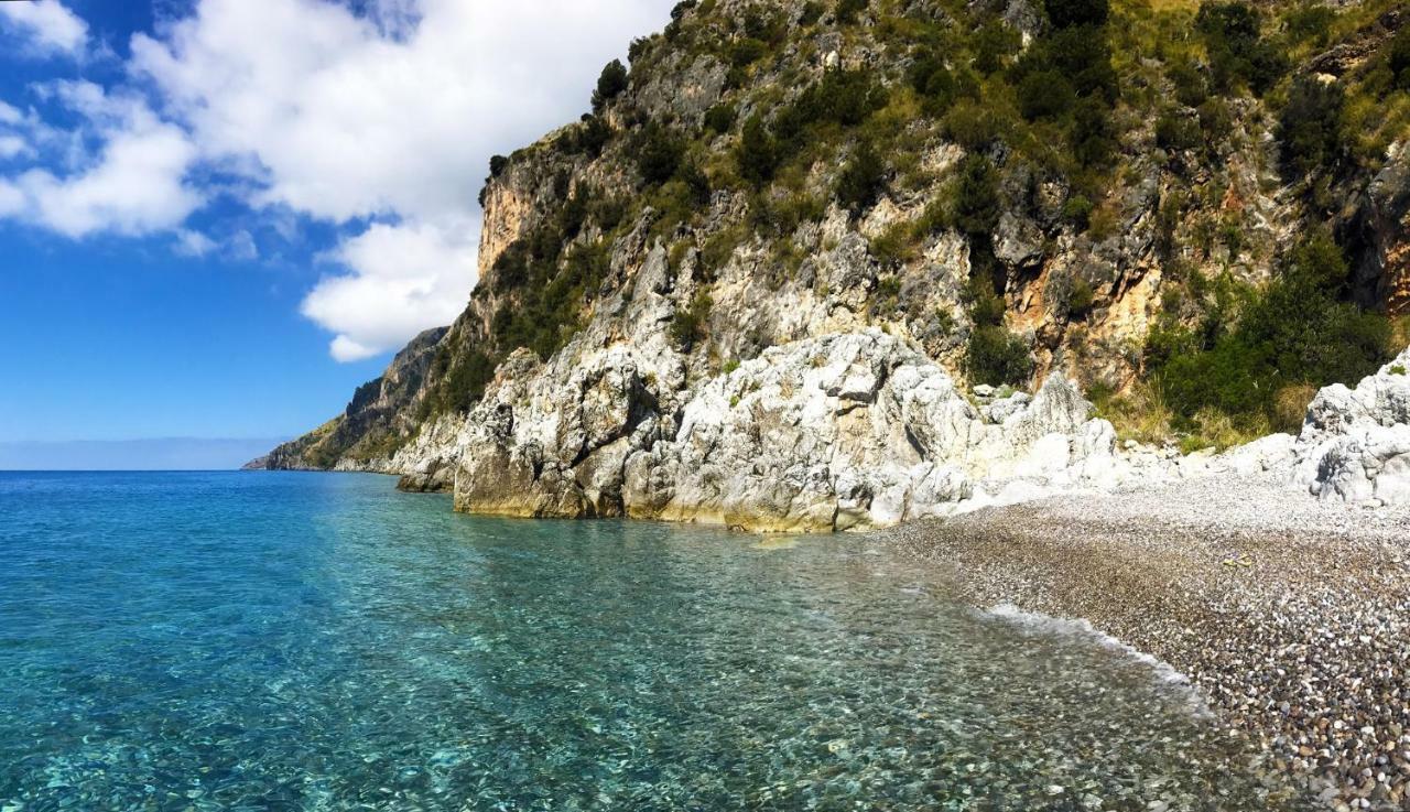 By The Sea In Scario Exterior foto