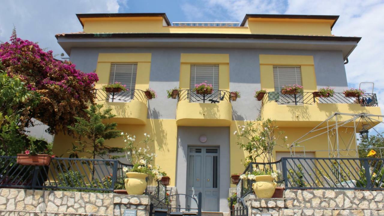 By The Sea In Scario Exterior foto