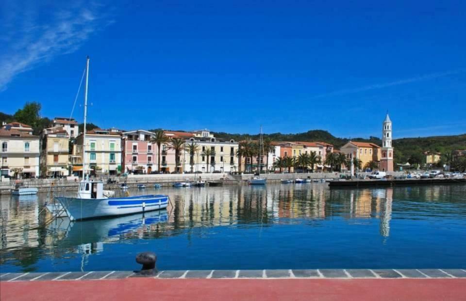 By The Sea In Scario Exterior foto