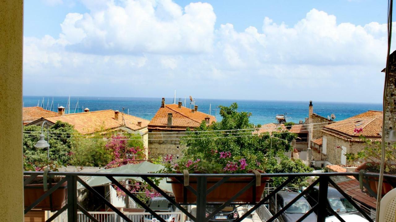 By The Sea In Scario Exterior foto
